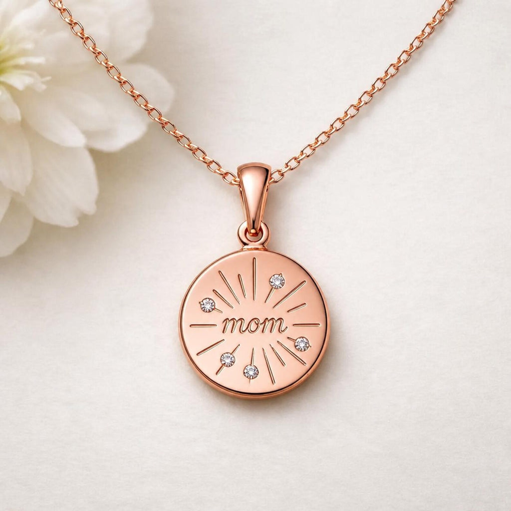 Anne Temalı “Mom” Kolye – Zirkon Taş Detaylı Zarif Gümüş Kolye